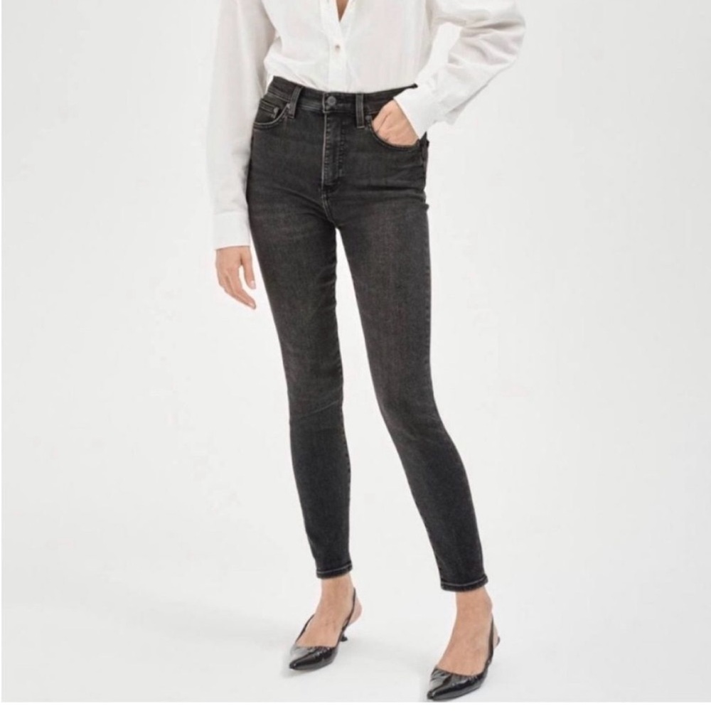 Aritzia Denim Forum | The Lola Hi-Rise in Black Eyeliner